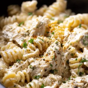 Crockpot Parmesan Garlic Chicken Pasta