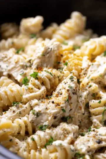 Crockpot Parmesan Garlic Chicken Pasta