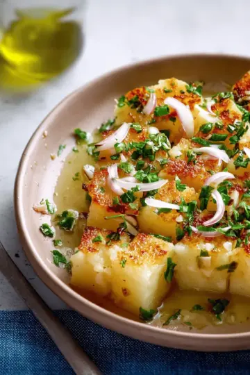 Yuca con Mojo (Yuca With Garlic Sauce)