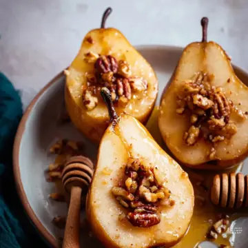 Baked Pears recipe with honey, cinnamon & pecans