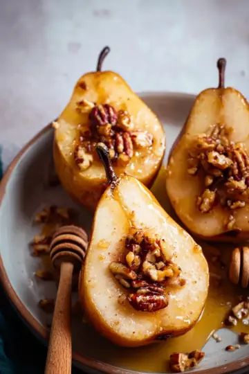 Baked Pears recipe with honey, cinnamon & pecans