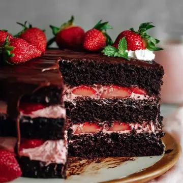 strawberry chocolate cake