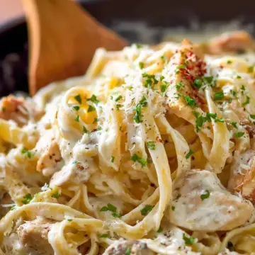 Mom’s Chicken Fettuccine Alfredo (VIDEO)