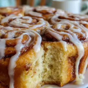 Grandma’s Cinnamon Roll Cake